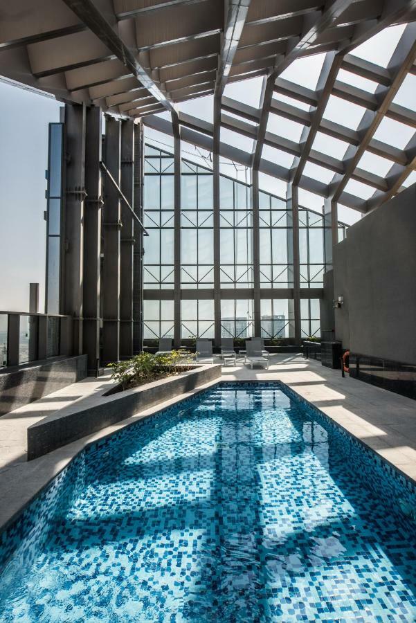 Fantastay Sparkle Tower One Bedroom Suite Marina View Dubái Exterior foto