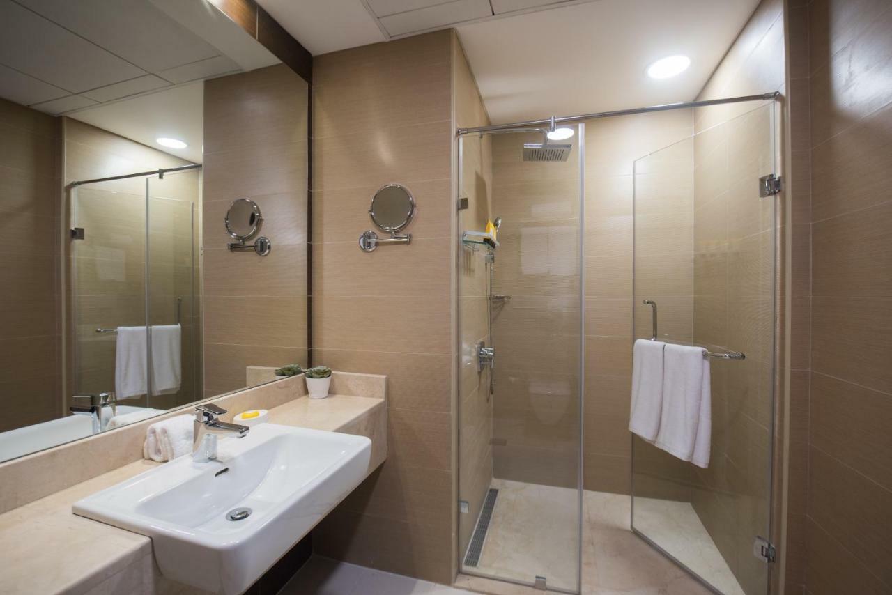 Fantastay Sparkle Tower One Bedroom Suite Marina View Dubái Exterior foto