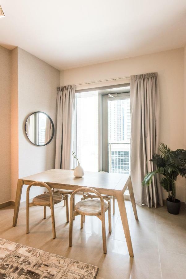 Fantastay Sparkle Tower One Bedroom Suite Marina View Dubái Exterior foto